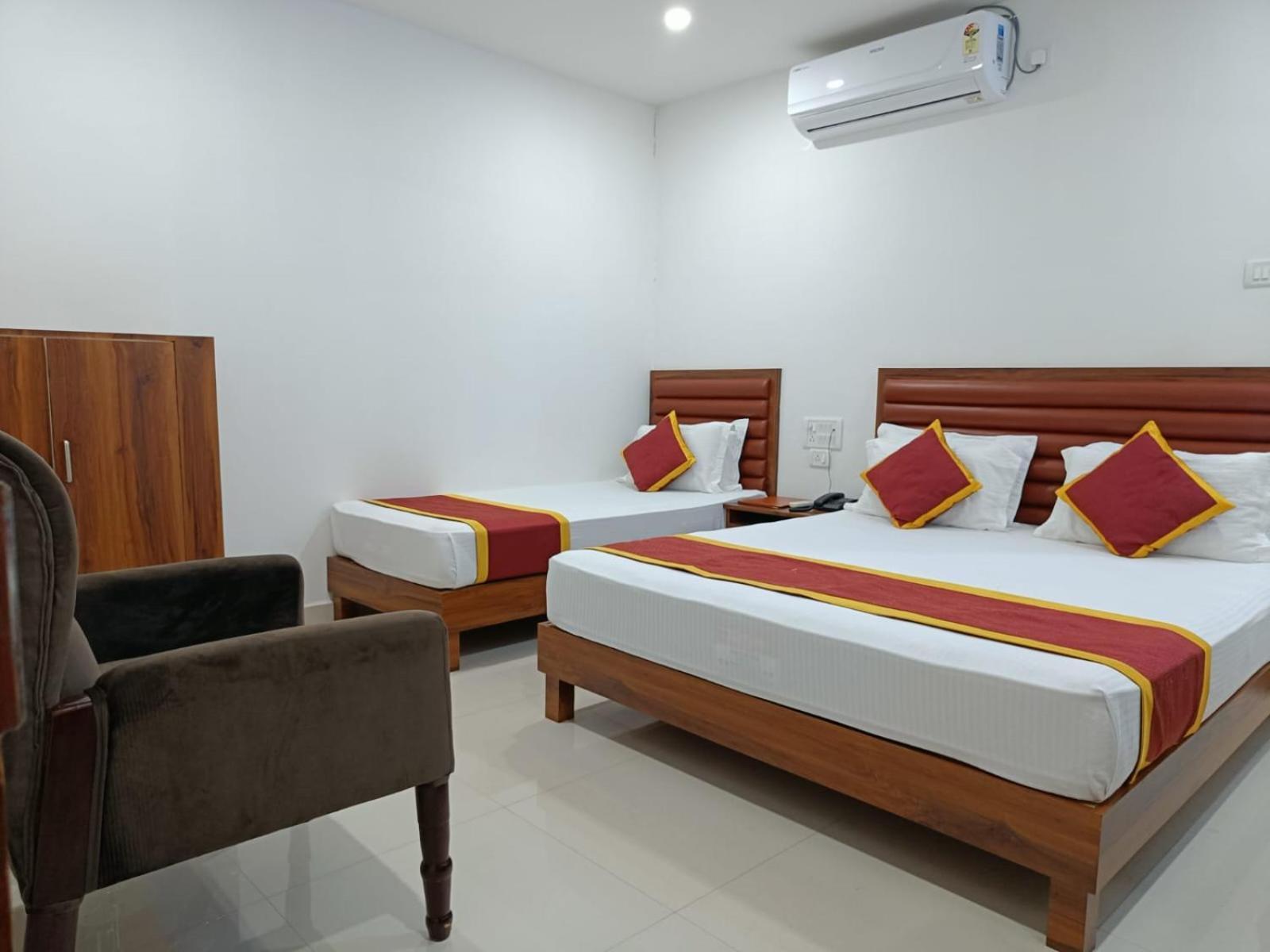 Hotel Executive Inn Hailakandi Ngoại thất bức ảnh