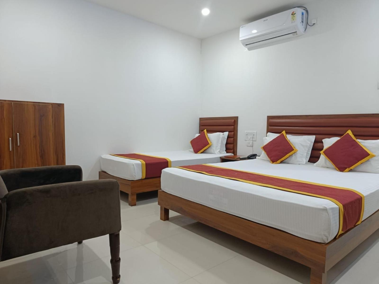 Hotel Executive Inn Hailakandi Ngoại thất bức ảnh