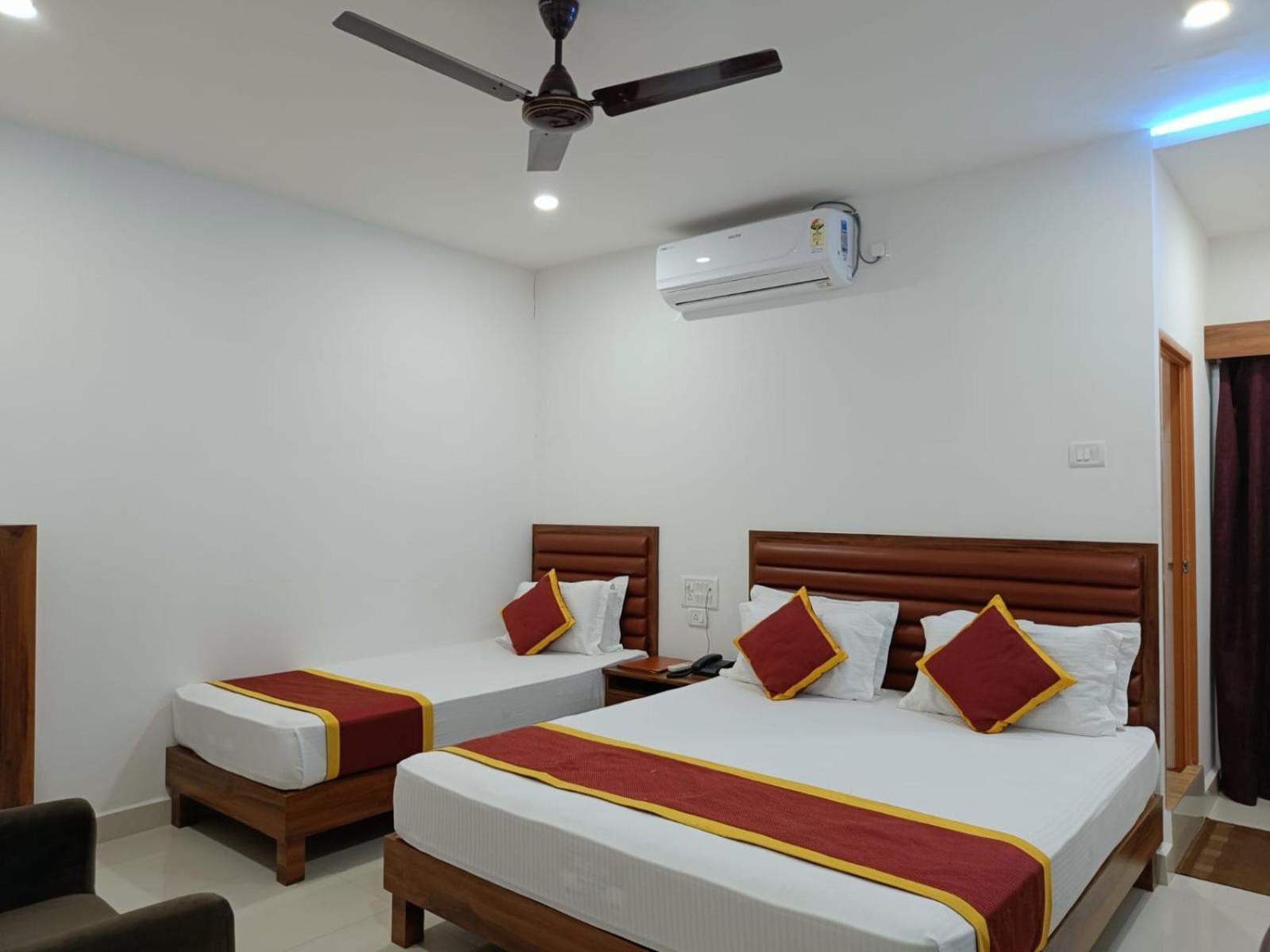 Hotel Executive Inn Hailakandi Ngoại thất bức ảnh