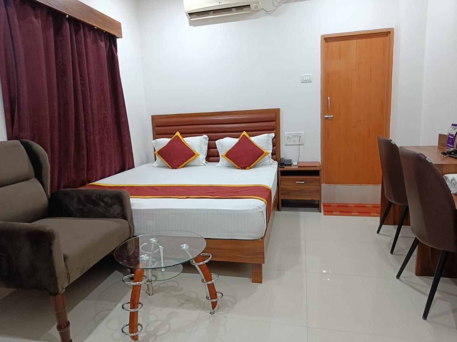 Hotel Executive Inn Hailakandi Ngoại thất bức ảnh