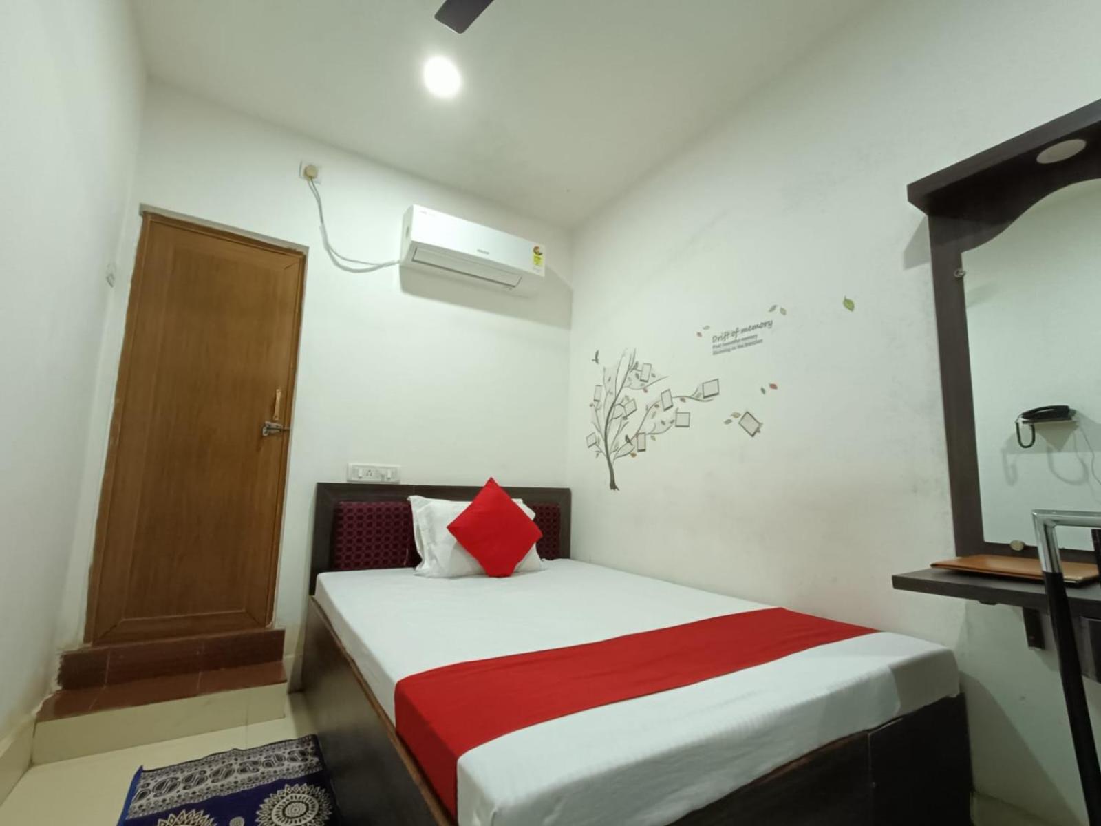 Hotel Executive Inn Hailakandi Ngoại thất bức ảnh